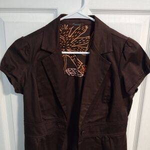 2x1 Blazer short sleeves Medium size black and brown 2 blouses